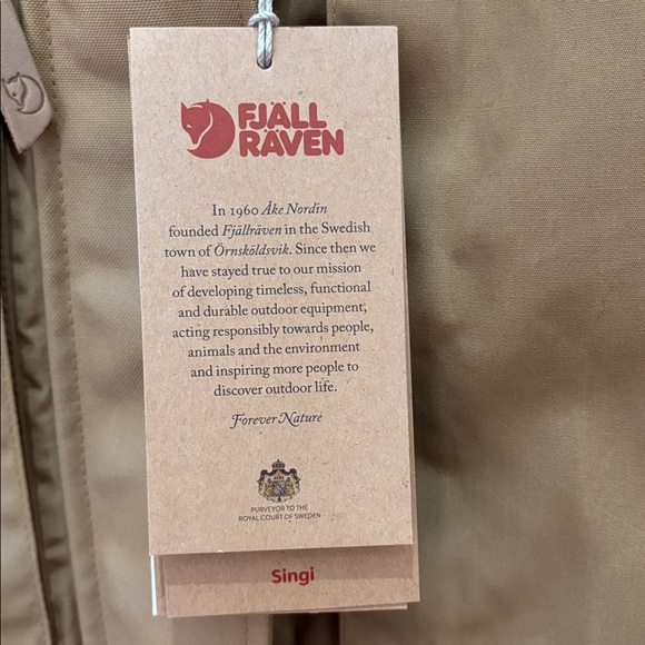 NWT Fjallraven Singi down Tan Parka with Faux Fur Hood size medium - Picture 2 of 6